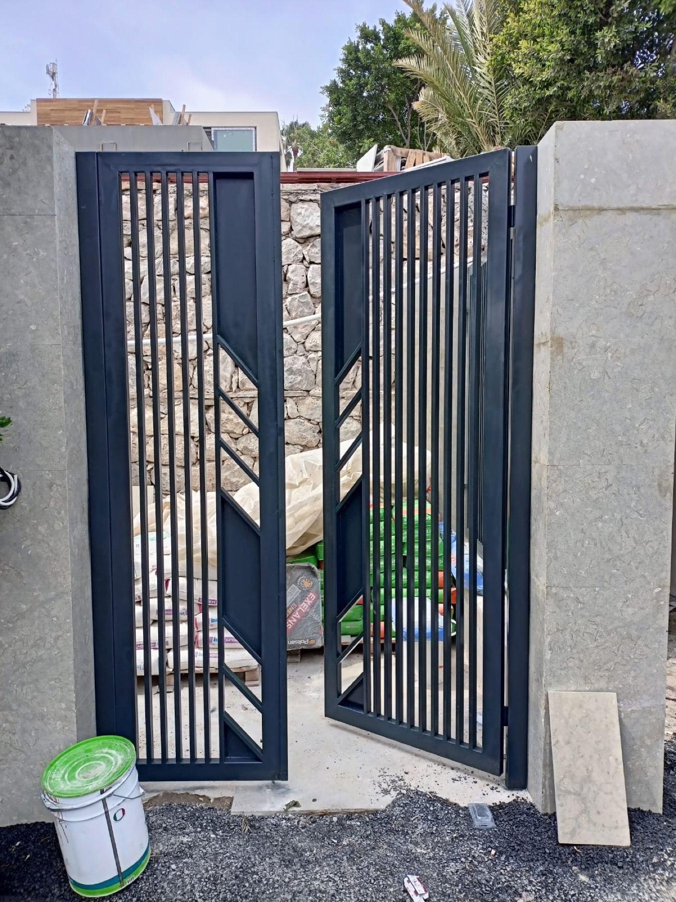Antrasit modern bahçe kapısı